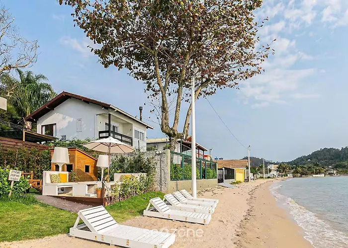 Bela casa frente mar em Santo Antônio CDA1647